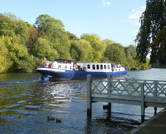 Thames Riverside Oakley Court Hotel