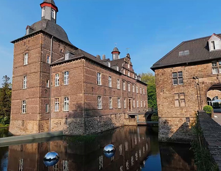 Schlosshotel Hugenpoet Moat