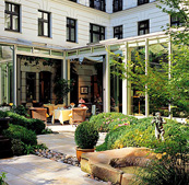 Courtyard Garden at Brandenberger Hof Luxury Hotel Berlin photo 